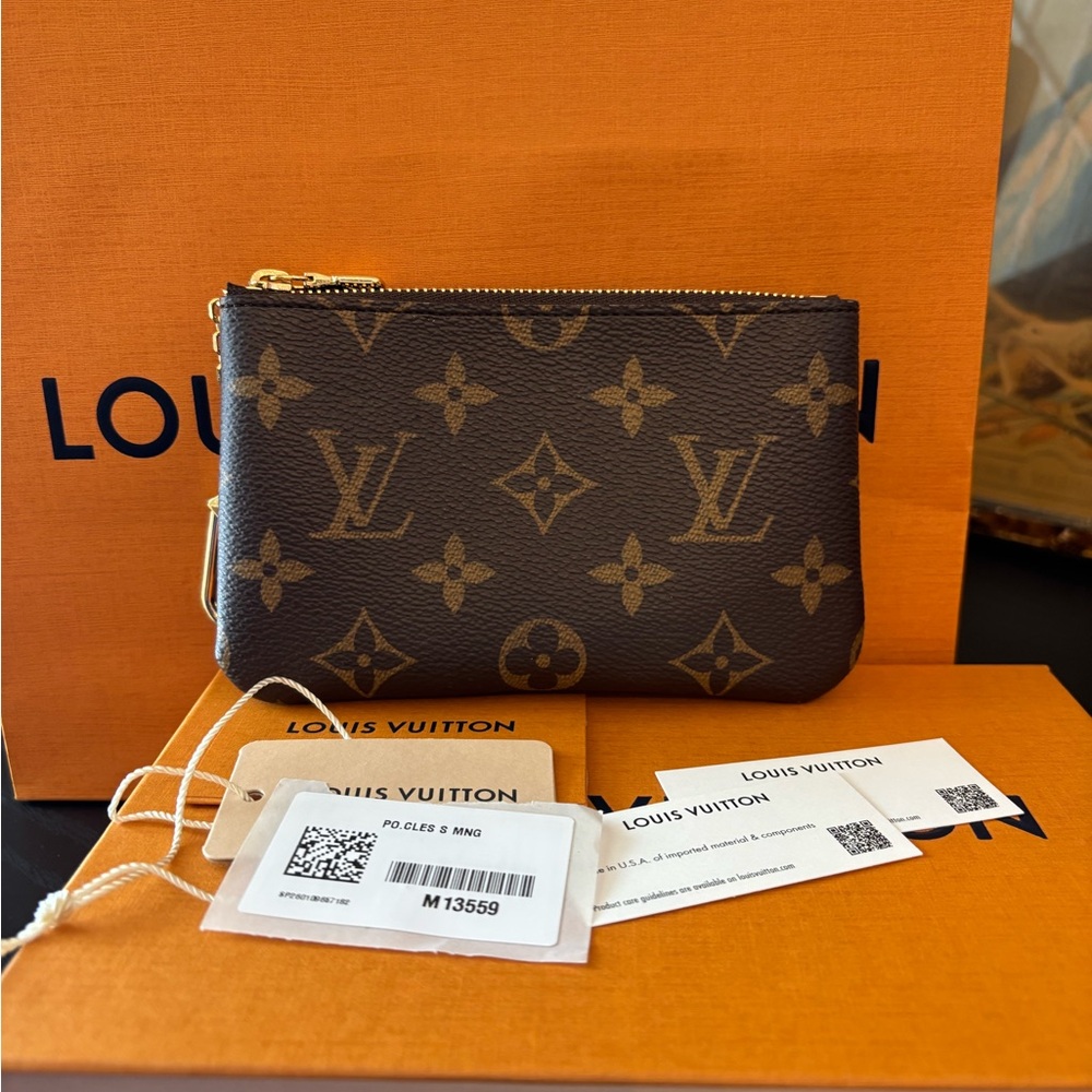 Authentic Louis Vuitton Monogram Key Pouch S Cles Wallet Chain
